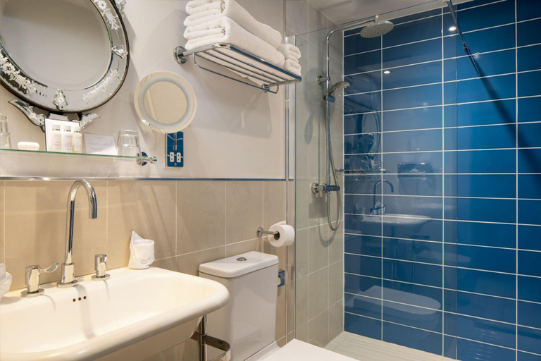 Bathroom 4, Vanbrugh House Hotel, Oxfordshire