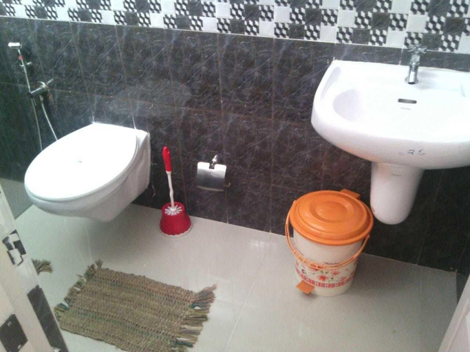 Bathroom 4, Nathan's Holiday Home, Ernakulam