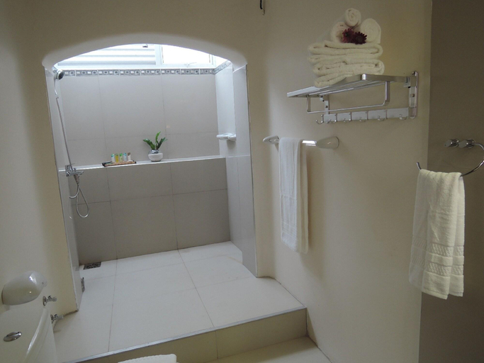 Bathroom 4, Anugaa in The City, Thimbirigasyaya