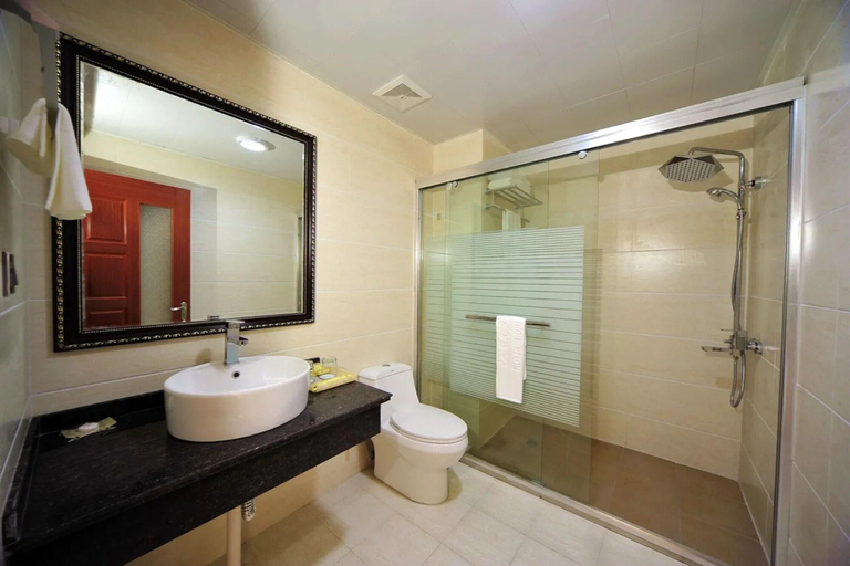 Bathroom 5, Hotel Boulevard, Komo-Mondah