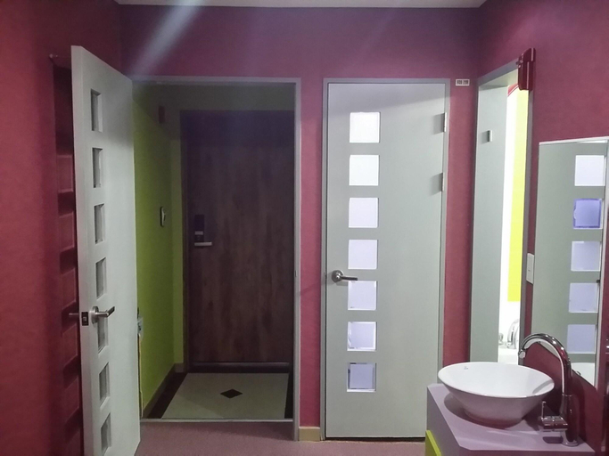 Bathroom 4, SKY Hotel, Cheonan