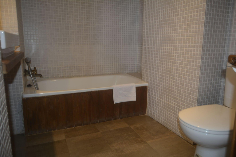 Bathroom 4, Mas Taniet, Tarragona