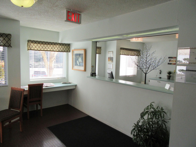 Public Area 2, Lake Cowichan Lodge, Cowichan Valley