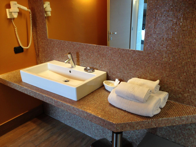 Bathroom 4, Don Abbondio, Lecco