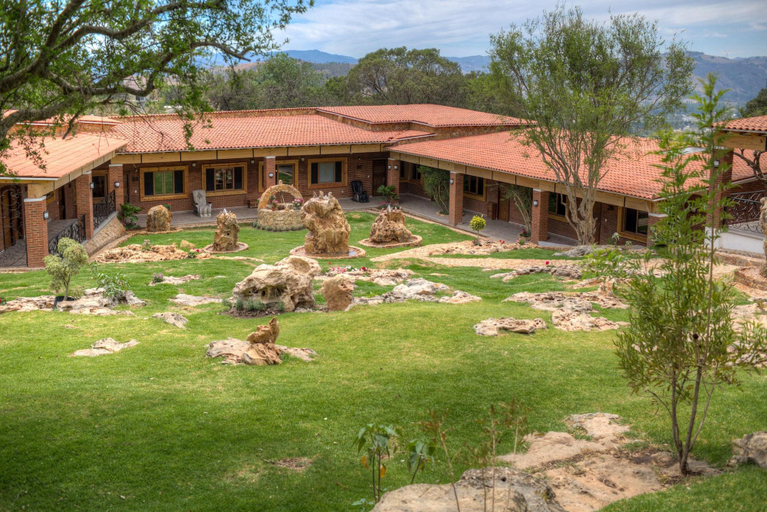 Exterior & Views