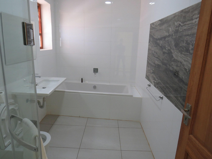 Bathroom 4, Riverview Inn, Ehlanzeni