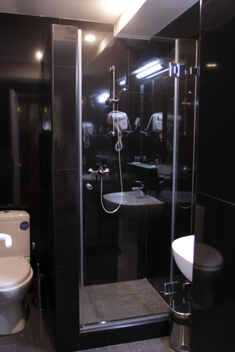 Bathroom 5, Bali Colosseum Hotel, Belgrade