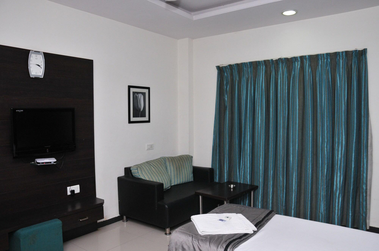 Bedroom 3, Hotel Marshall The Grand, Paldi, Ahmadabad