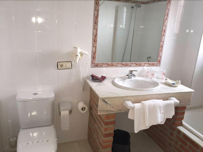 Bathroom 4, Hotel Gavitu, Asturias