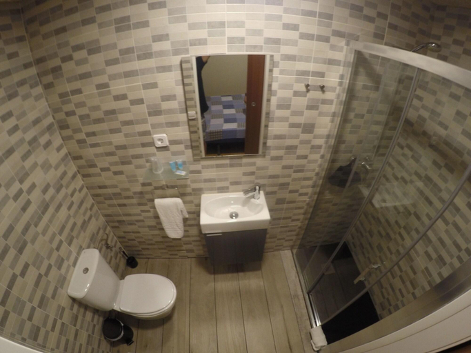 Bathroom 5, L'Hostalet d'Arenys de Mar, Barcelona