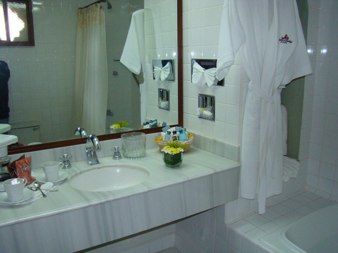 Bathroom, Mansión del Cupatitzio, Uruapan