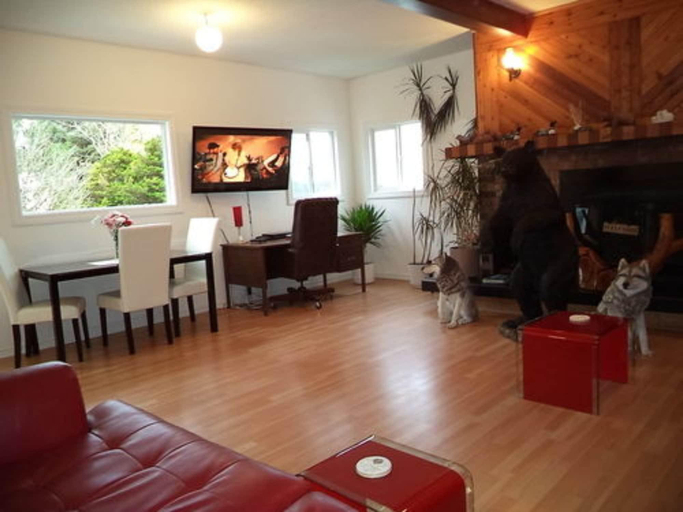 Public Area 2, Enchanted Rainforest Guesthouse, Skeena-Queen Charlotte