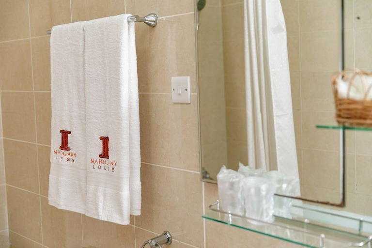 Bathroom 4, Mahogany Lodge & Annex, Accra