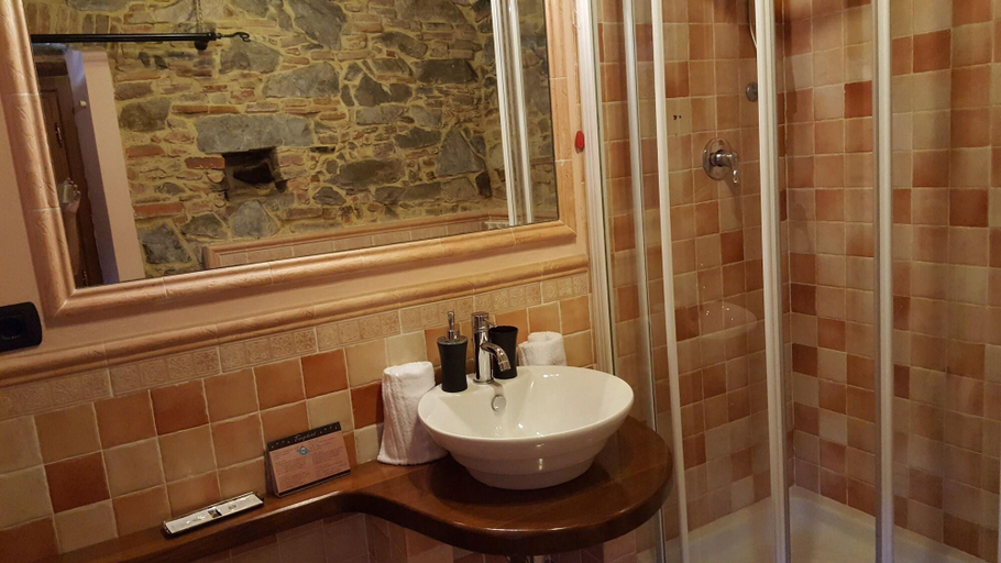 Bathroom 4, Tangohotel, Lucca