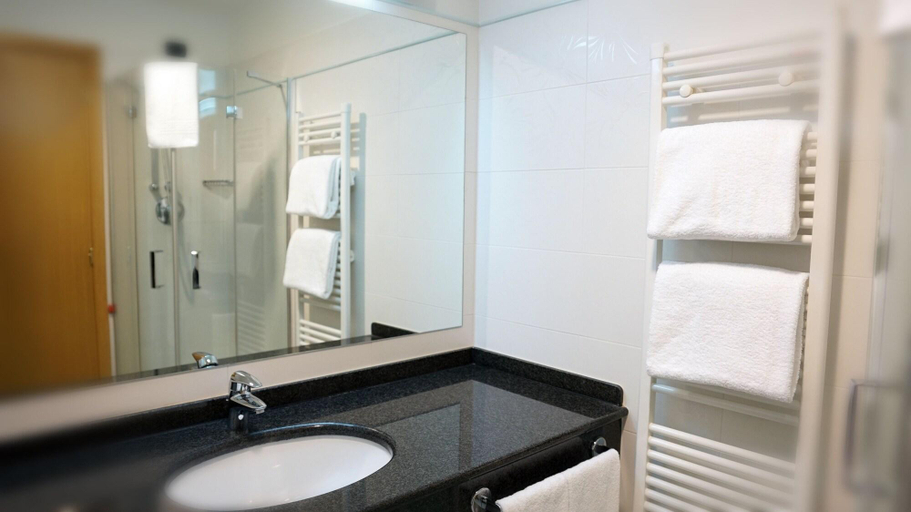 Bathroom 5, Garden Hotel, Arezzo