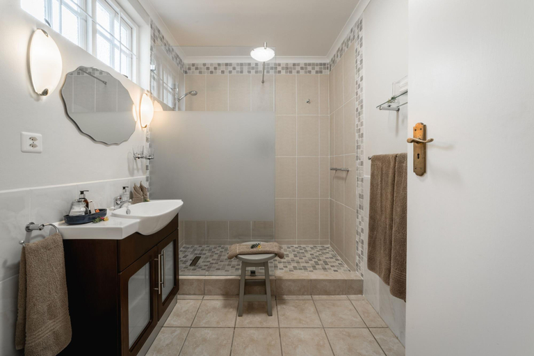 Bathroom 4, Eikendal Lodge, Cape Winelands