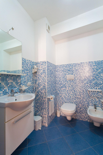 Bathroom 5, Verdirooms158, Trapani