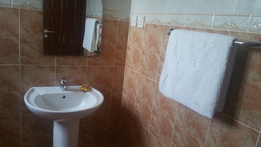 Bathroom, Permiss Ka Hotel, Accra
