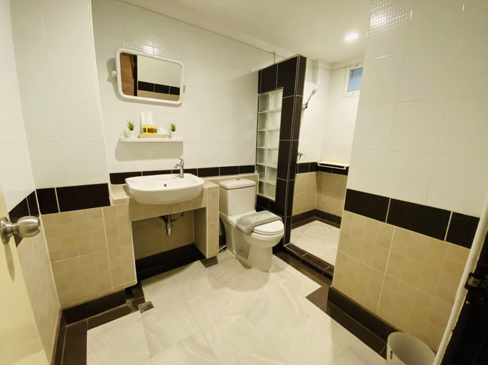 Bathroom 4, Lee's Mark Residence, Muang Samut Prakan