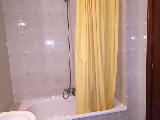 Bathroom 5, Hotel As Areas II, Lugo