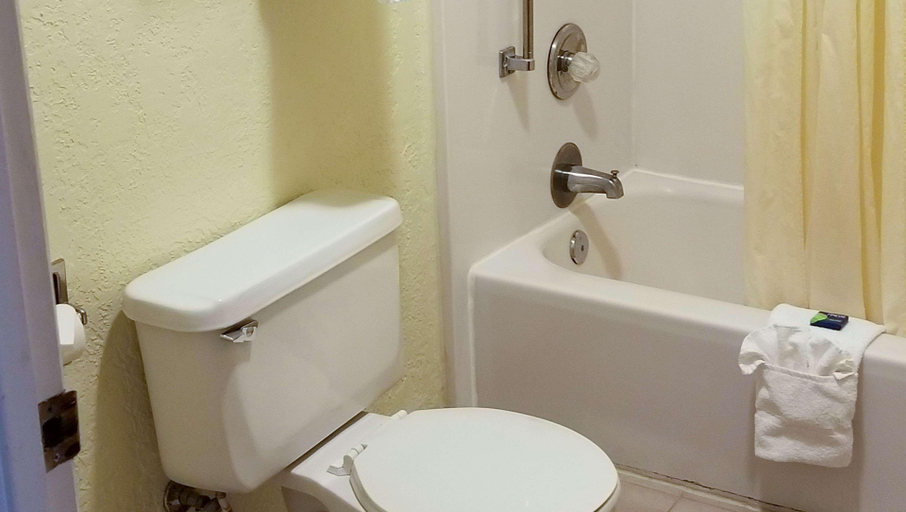 Bathroom 3, Magnuson Hotel Ely, White Pine