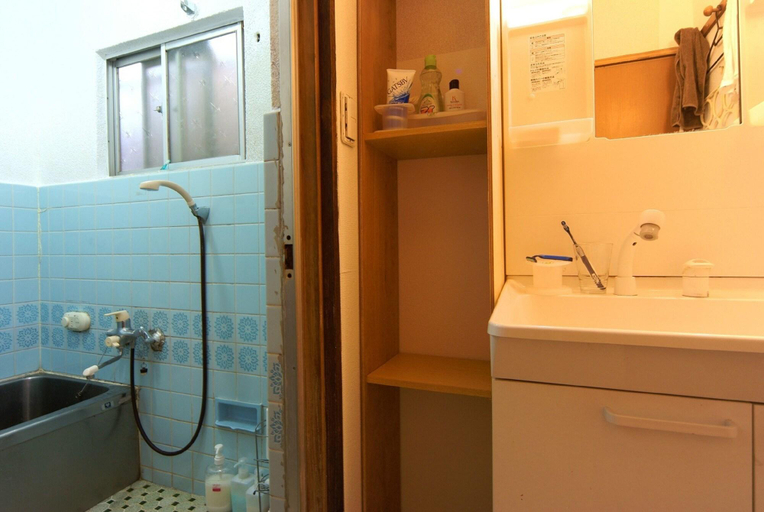 Bathroom 4, Murasaki House, Osaka