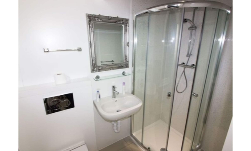Bathroom 4, Namaste Palace Hotel, Norwich City Centre, Norfolk