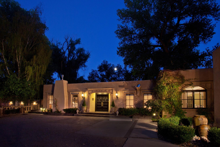 Exterior & Views