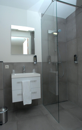 Bathroom 4, Boutique Hotel Nouveau Van Ham, Breda