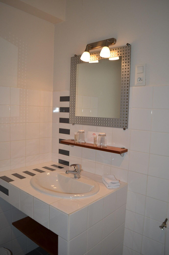 Bathroom 5, Hotel Le Toeno, Côtes-d'Armor
