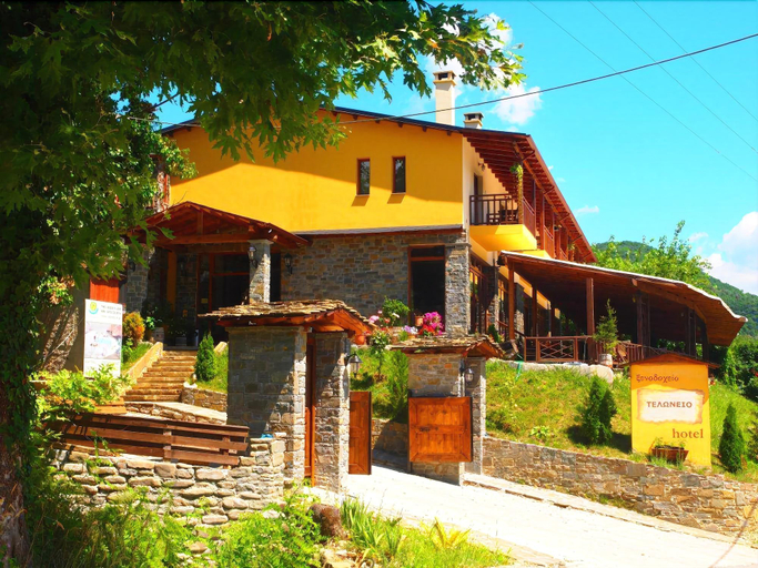 Exterior & Views