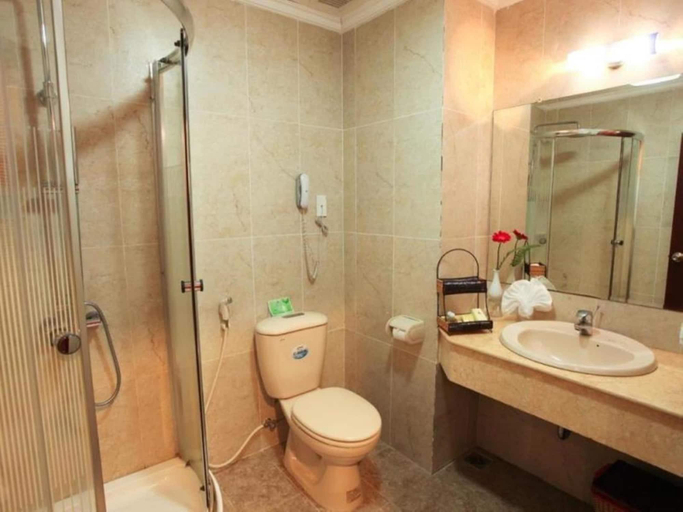 Bathroom, 165 Guest House, District 3