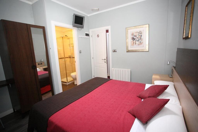 Bedroom 2, Pensión Jade, Cantabria