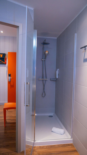 Bathroom 5, easyHotel Lisbon, Lisbon