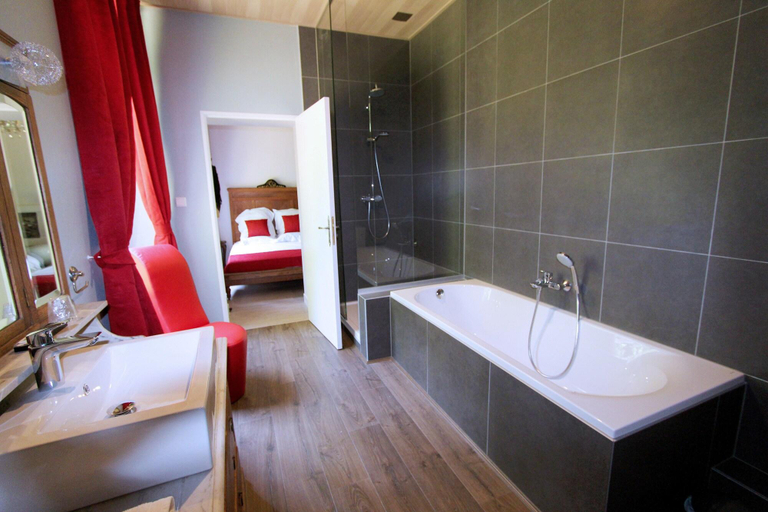 Bathroom 4, Château d' Aviette, Ardennes