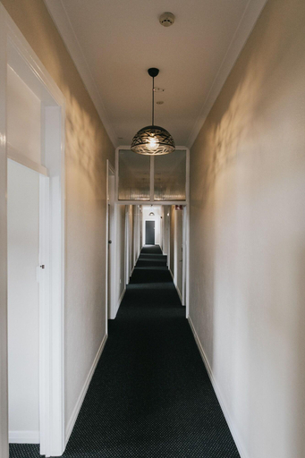 Public Area, General Roberts Hotel, Newcastle - Throsby