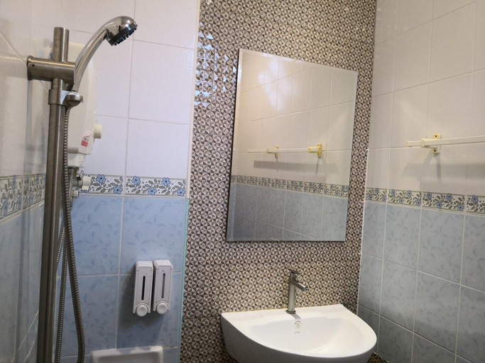 Bathroom 4, Laksana Boutique Hotel, Nang Rong