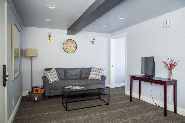 Public Area, The Inn at Boatworks, Placer