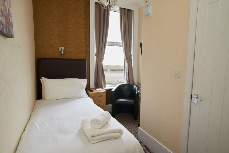 Bedroom 3, Burlington Palm Hotel, Norfolk