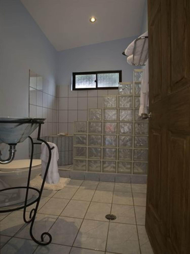 Bathroom 3, Out of Bounds Hotel, Escazú