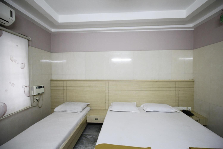 Bedroom 4, Hotel Joyce, Chennai