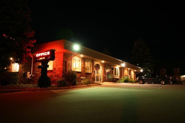 Exterior & Views 2, Bangor Inn & Suites, Penobscot