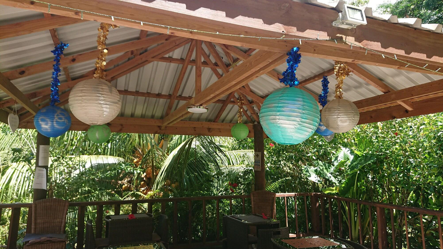 Public Area, A Peace in Paradise