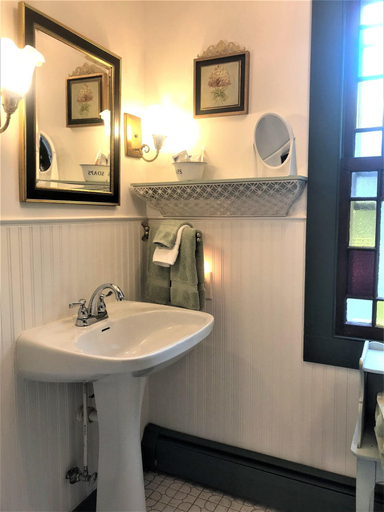 Bathroom 4, Riverwind Inn Bed & Breakfast, Middlesex
