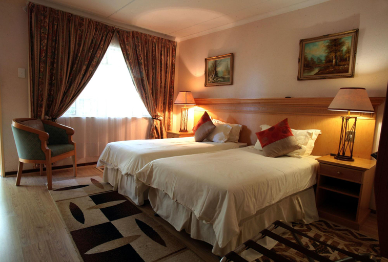 Bedroom 2, Shamrock Arms Guest Lodge, Nkangala