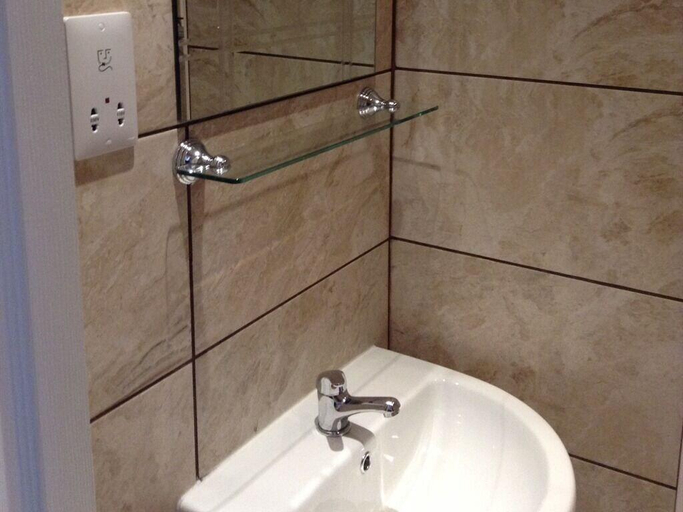 Bathroom 5, Cassandra Guest House, Plymouth