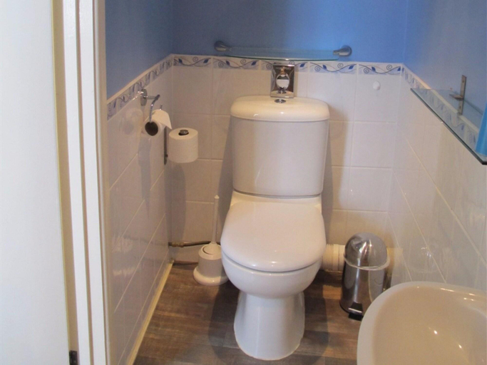 Bathroom 5, Fairlawn House, Wiltshire