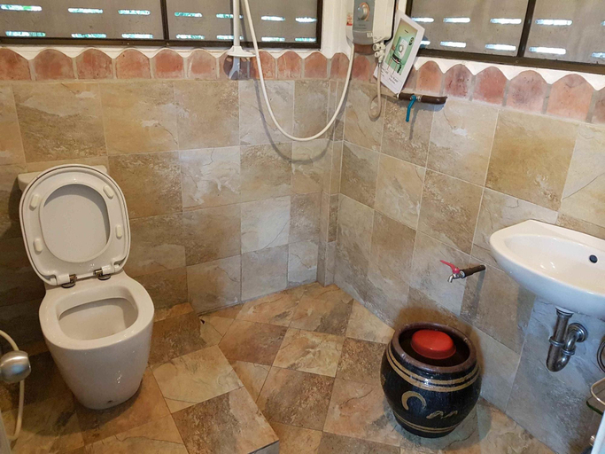Bathroom 4, Mut Mee Garden Guest House, Vientiane