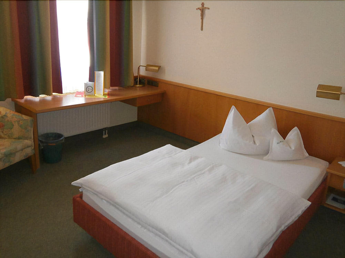 Bedroom 3, Isar Hotel, Freising