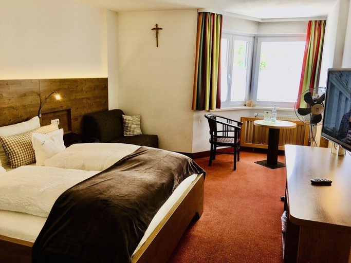 Bedroom 3, Isar Hotel, Freising